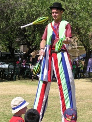 Popcorn the clown juggling with clubs