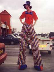 Klutzee on stilts